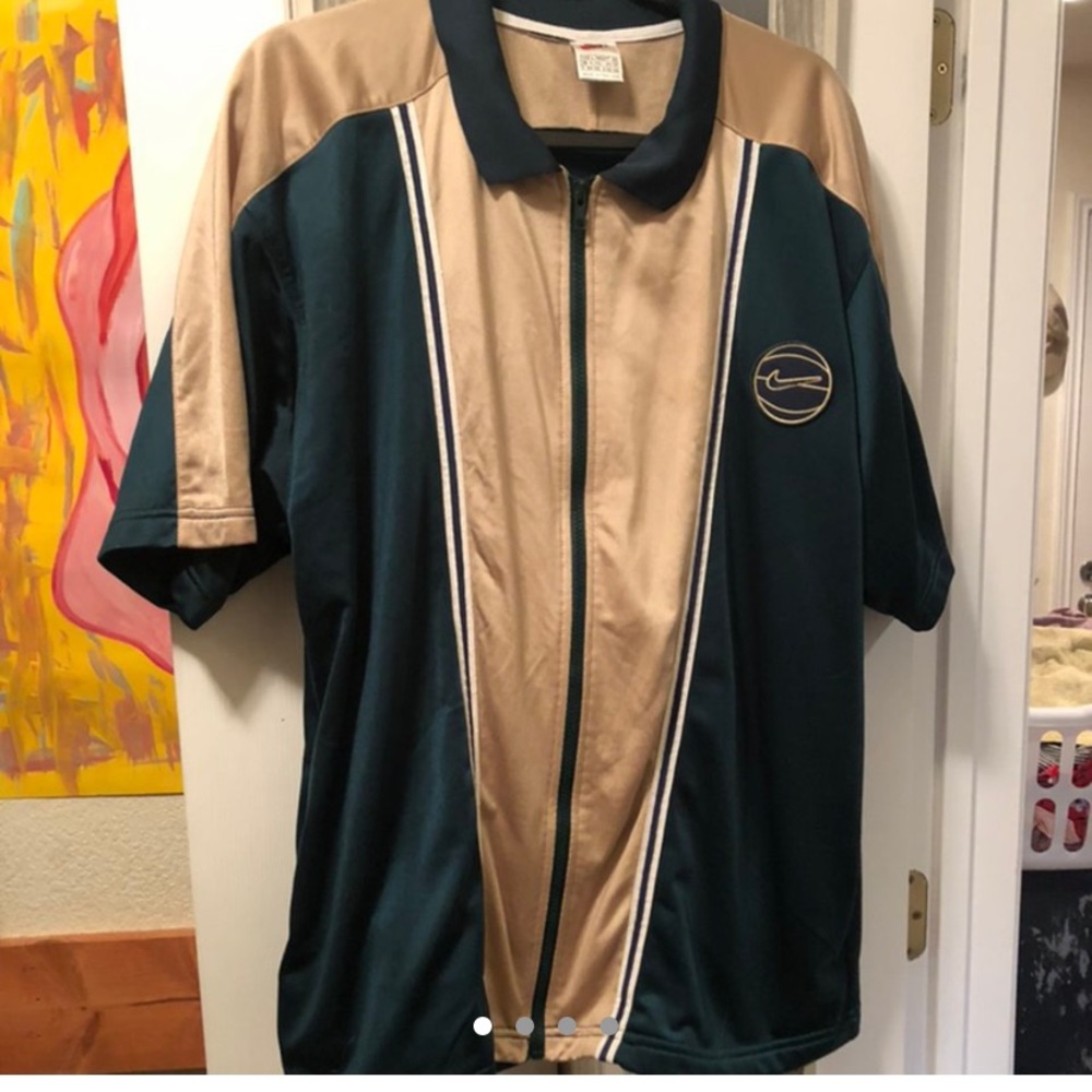 Vintage 90s Nike short sleeve jacket top